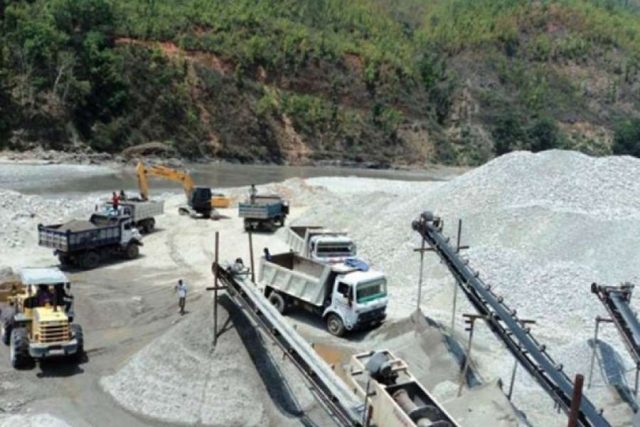 तीन उद्योग बन्द गर्न निर्देशन