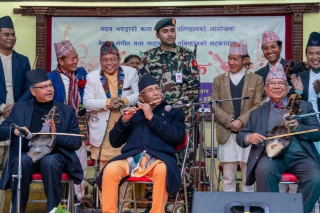 जब प्रधानमन्त्रीले सारङ्गी र बाँसुरी बजाए……