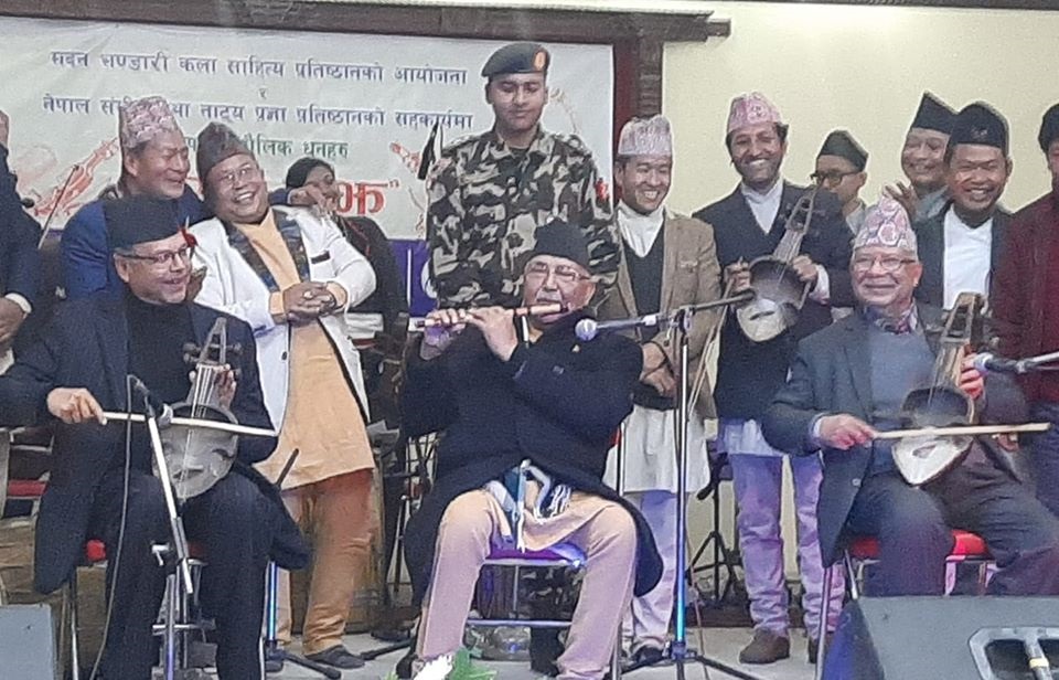 ओली लडाउँदै र मिलाउँदै शक्ति सञ्चयमा