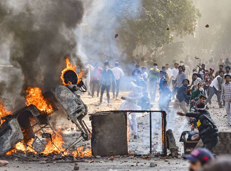 दिल्लीमा दशकौँ यताको सबभन्दा खराब दङ्गा, १३ को मृत्यु