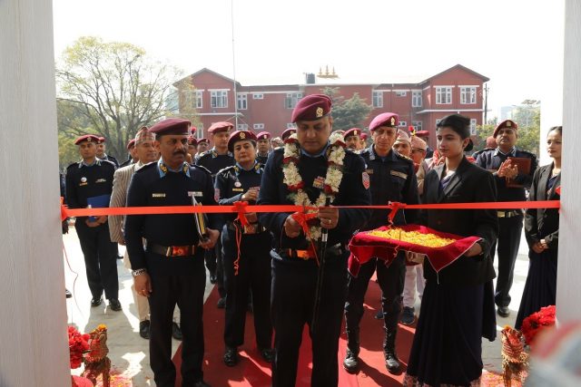 अवकाश हुँदै गर्दा ब्यारेक उद्घाटन