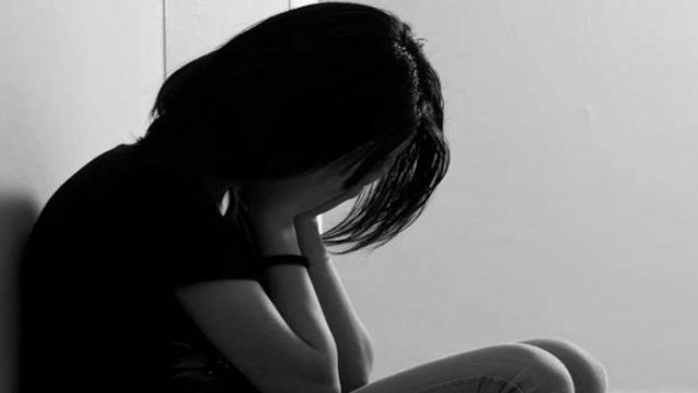 यौन हिंसामा परेकी युवतीलाई गाउँ फर्किन समस्या