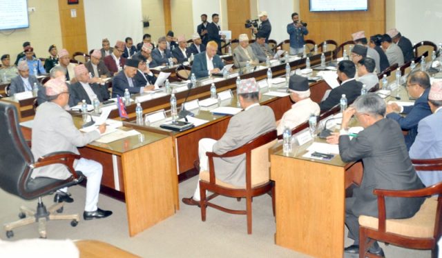 सातवटै मुख्यमन्त्रीको गुनासो : बजारमा स्वास्थ्य सामाग्री पाइँदैन