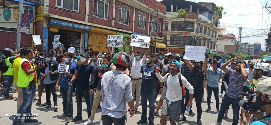 बालुवाटार घेर्न हिडेकालाई पानी र लाठीचार्ज