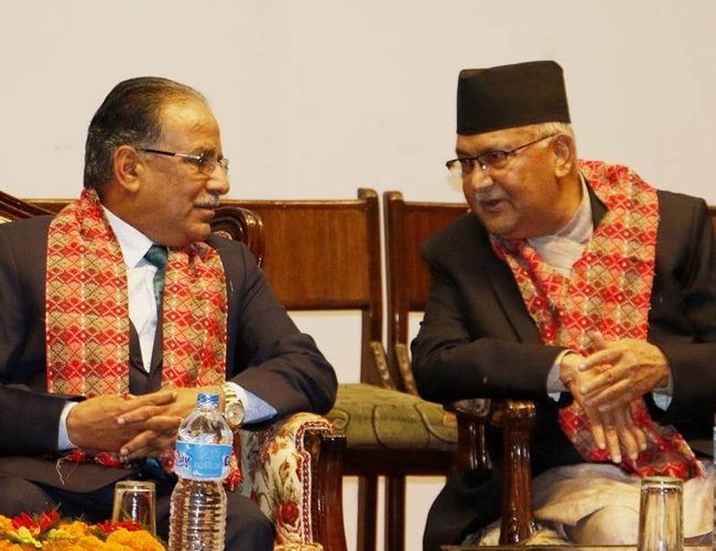 नेकपाका शीर्ष नेताहरु गुटगत छलफलमा जुटिरहेको बेला प्रचण्ड पक्षका केहि नेताहरुले भने ओलीको बचाउ गर्न थाले