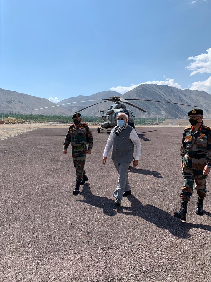 मोदी लद्दाख पुगे