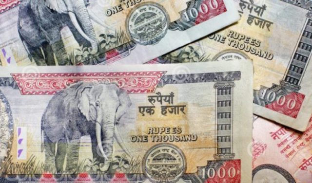 प्रहरी कर्मचारीलाई घुस दिन खोज्दा‘