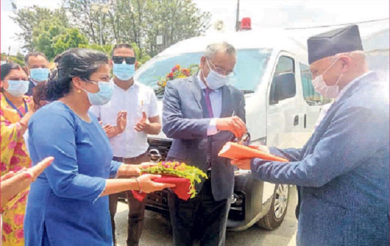 शिक्षण अस्पताललाई पाकिस्तानी दूतावासद्वारा एम्बुलेन्स प्रदान