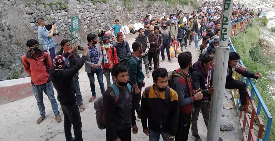 दशैको मुखमा मुग्लान जाने बढे