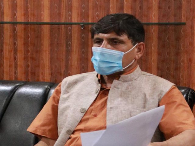 मल ल्याउने ठेक्का पाएका प्रचण्डका घरबेटी सहितको दुई कम्पनीको धरौटी जफत