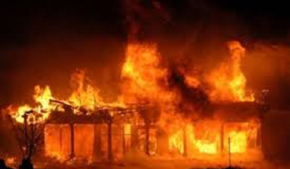 उदयपुरको चुरे आसपासका डेढ दर्जन सामुदायिक वनमा डढेलो