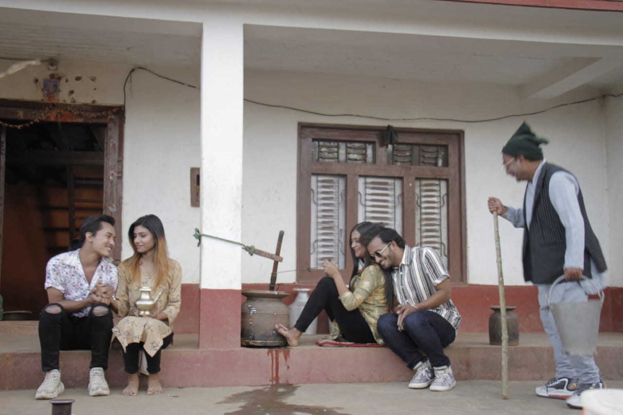 रोशन पुरीको निर्देशनमा ‘लैजाऔ लैजाऔ’ गीतको भिडियो