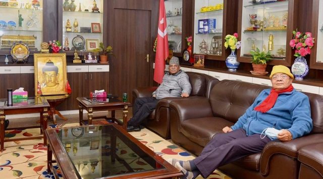 ओली र प्रचण्ड मिलाउने सूत्रसहित वामदेव सक्रिय