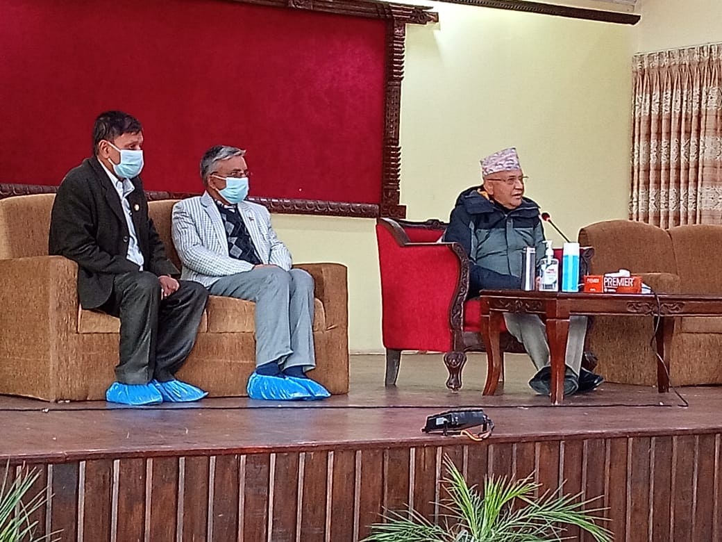प्रधानमन्त्री ओली : दाहाल(नेपालसँग देश बनाउने सोच छैन्, माधव नेपाललाई पनि जनताले चिने