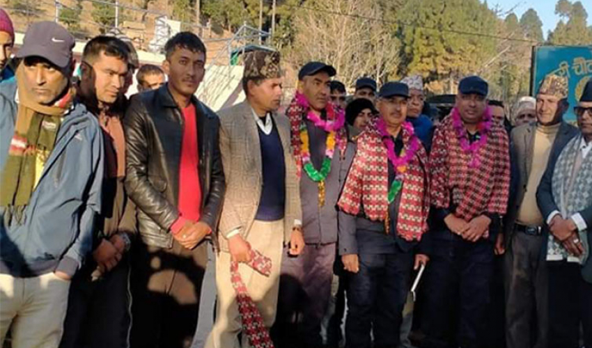 भागरथी हत्याका दोषी पत्ता लगाउने प्रहरी टोलीलाई फूलमाला