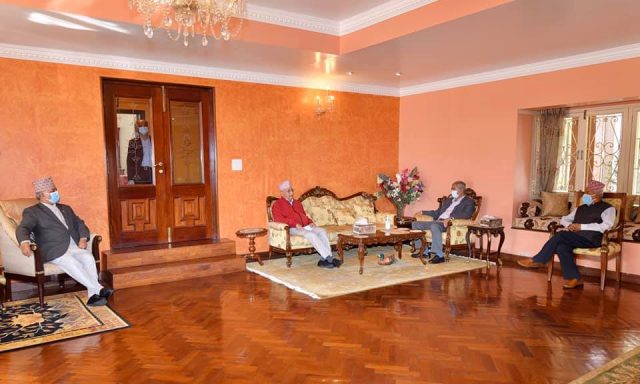 दलबलसहित ओलीले भेटे देउवालाई, तर कांग्रेसले विश्वासको मत नदिने जवाफ