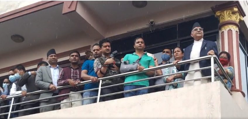 माधव नेपाल प्रति ओलीको आक्रोश, भने पार्टीमा ठाउँ छैन