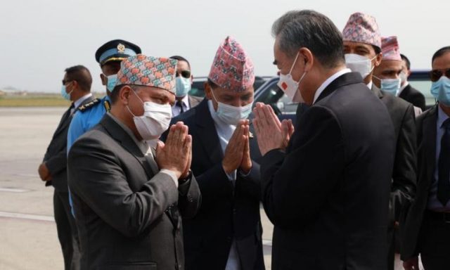 चिनियाँ बिदेशमन्त्री फर्किए