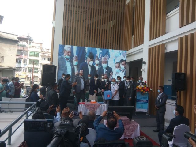 टाइफाइडविरुद्धको खोपको उद्घाटन गरे प्रधानमन्त्री देउवाले