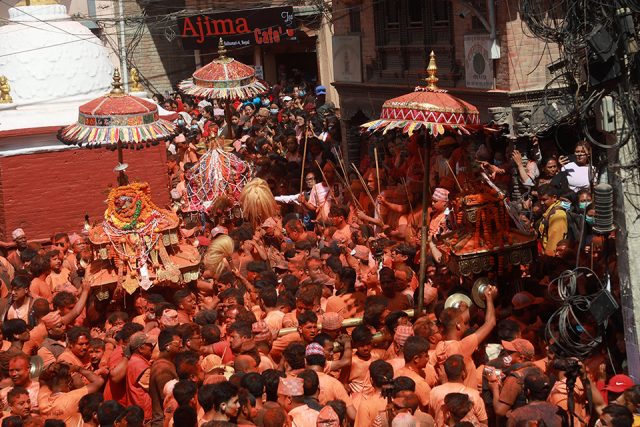 सिन्दुरले रङ्गियो मध्यपुरथिमि, हर्षोल्लासका साथ मनाए सुथःसिया जात्रा