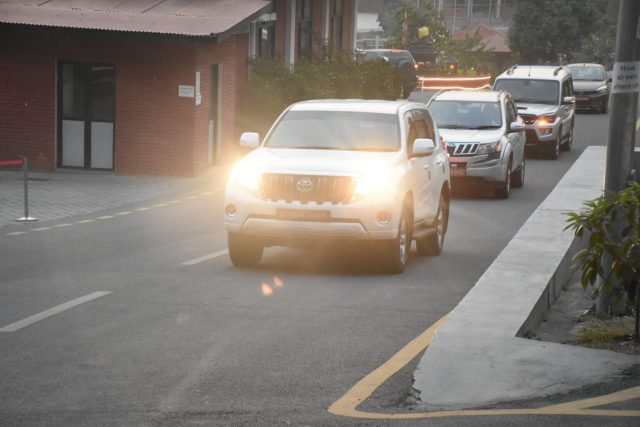 सत्ता गठबन्धनका नेताहरु भोली फेरि बैठक बस्ने भन्दै हिडेँ