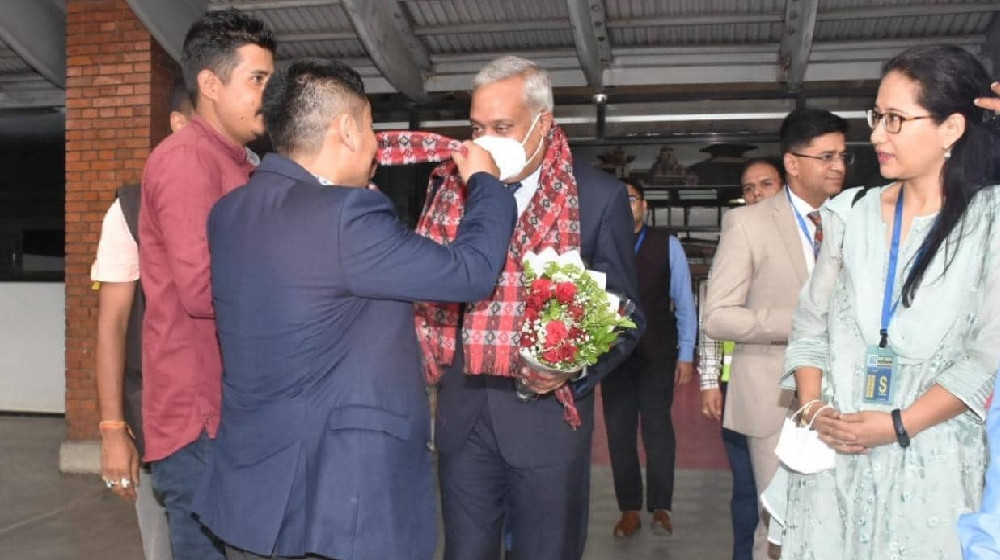 नेपाल आए भारतीय राजदूत श्रीवास्तव