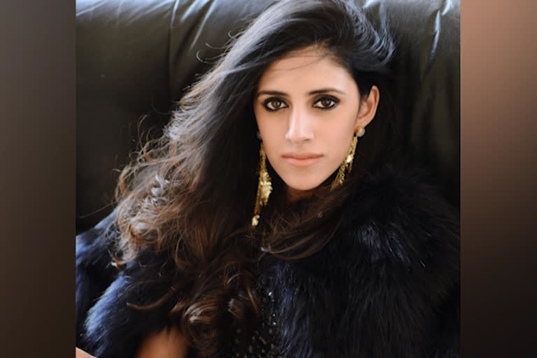 मृत भेटिइन् फेसन डिजाइनर प्रत्युषा