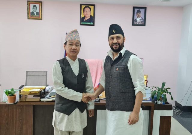 हर्क साम्पाङलाई भेट्न पुगे रवि लामिछाने