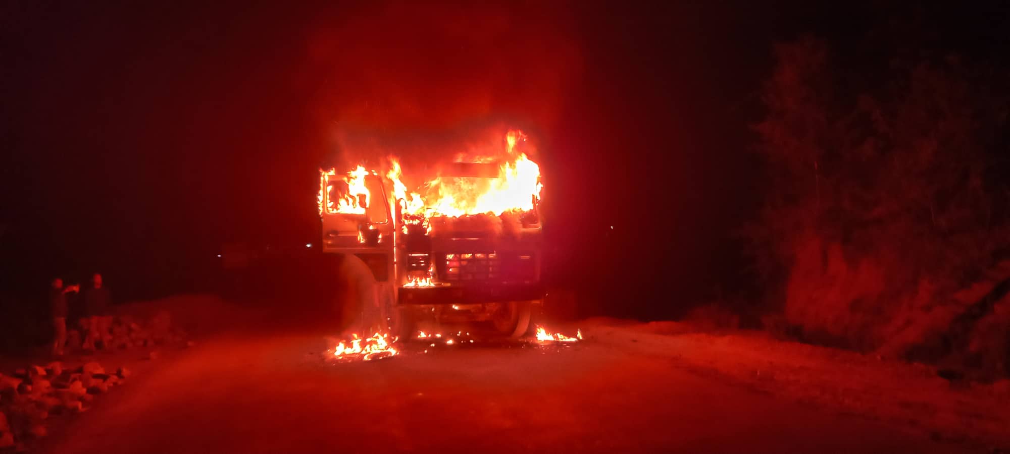बन्दकर्ताले दाङमा बिहानै गरे सवारीसाधनमा आगजनी