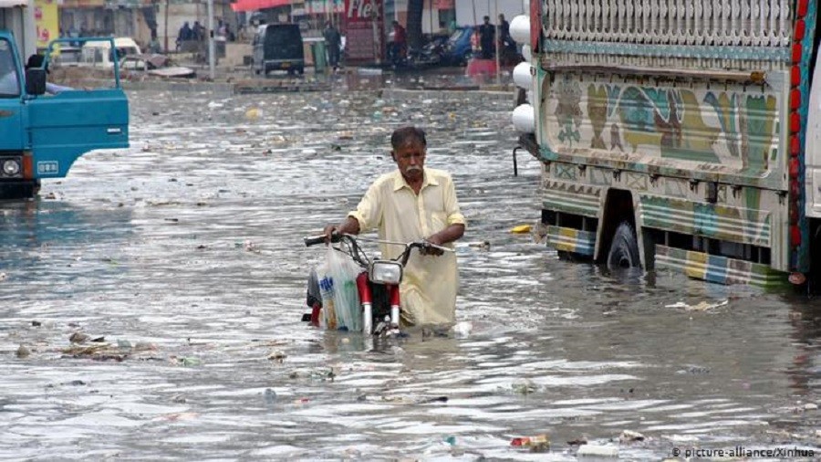 पाकिस्तानामा बाढीबाट ९०० जनाको मृत्यु