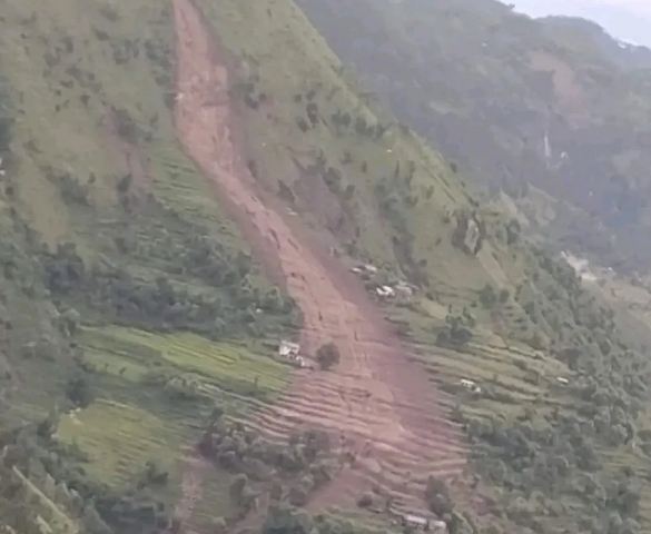 अछाममा पहिरोले पुरिएर २२ जनाको मृत्यु (नामावली सहित)