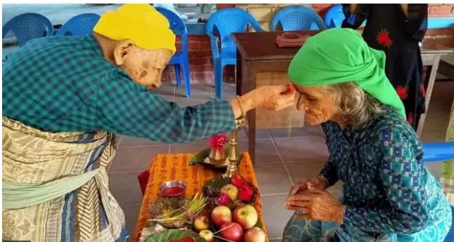 दशैमा टीका लगाइदिँदा भनिने श्लोकको अर्थ र विशेषता के हो तपाइलाई थाहा छ ?