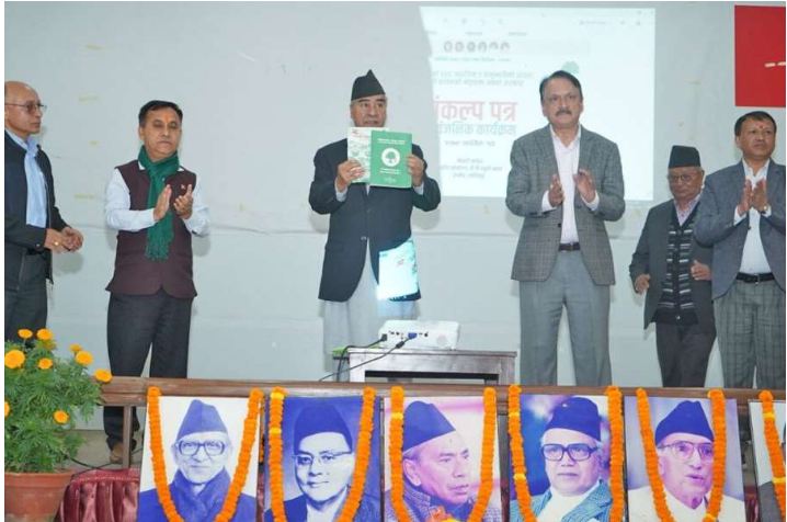 काँग्रेसको घोषणापत्रः पर्यटकबाट ४ खर्ब कमाउने, इन्धनबाट चल्ने गाडी शून्यमा झार्ने