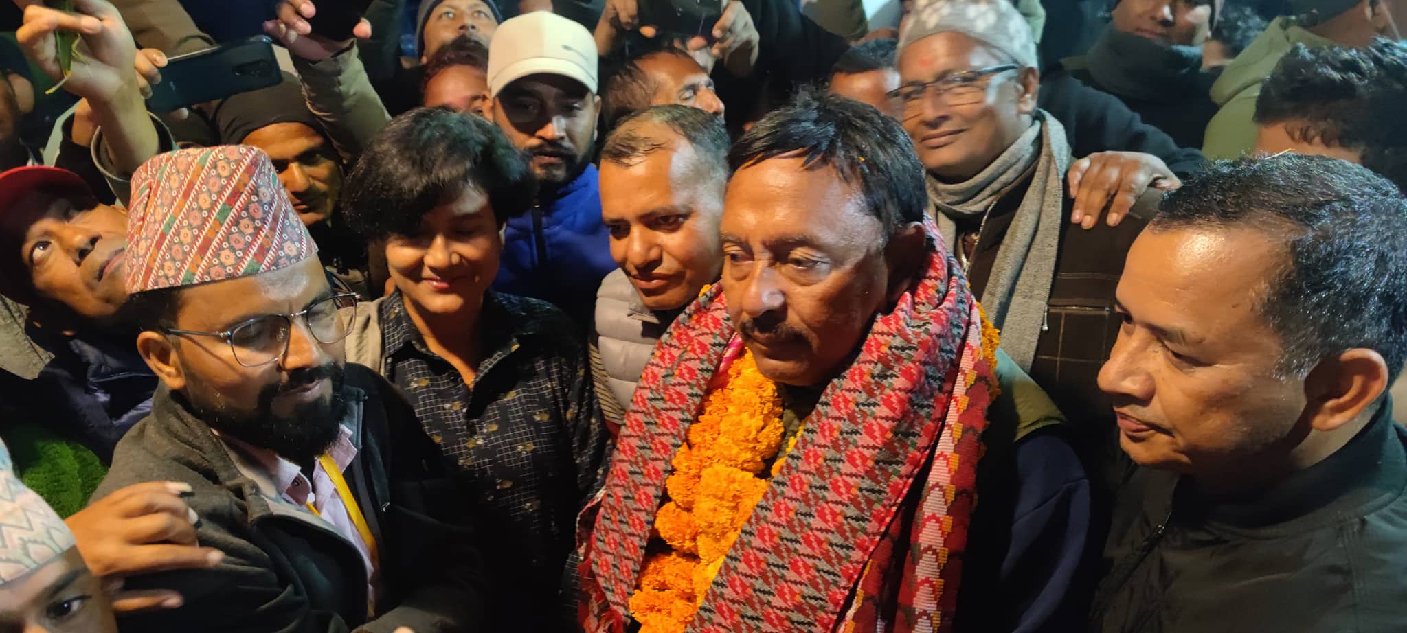 कोमल वलीलाई हराउँदै कांग्रेसका दीपक गिरी विजयी