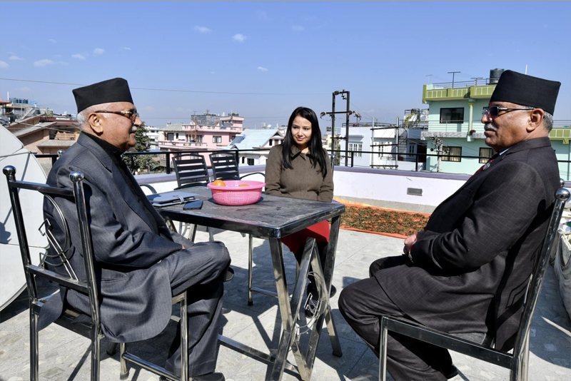 प्रधानमन्त्री प्रचण्ड र एमाले अध्यक्ष ओलीबीच भेटवार्ता शुरु