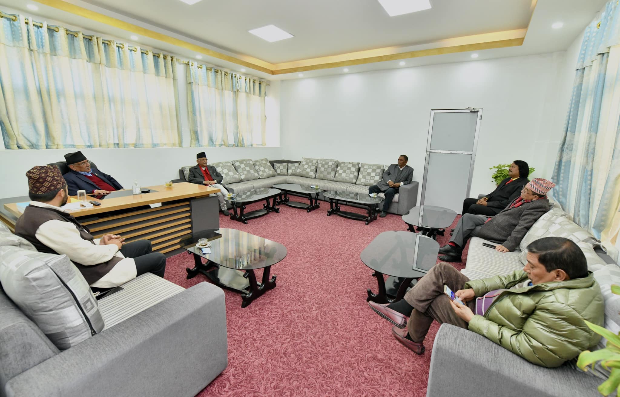 सत्ता गठबन्धनको छलफल, माधवकुमार नेपालसमेत जाँदै