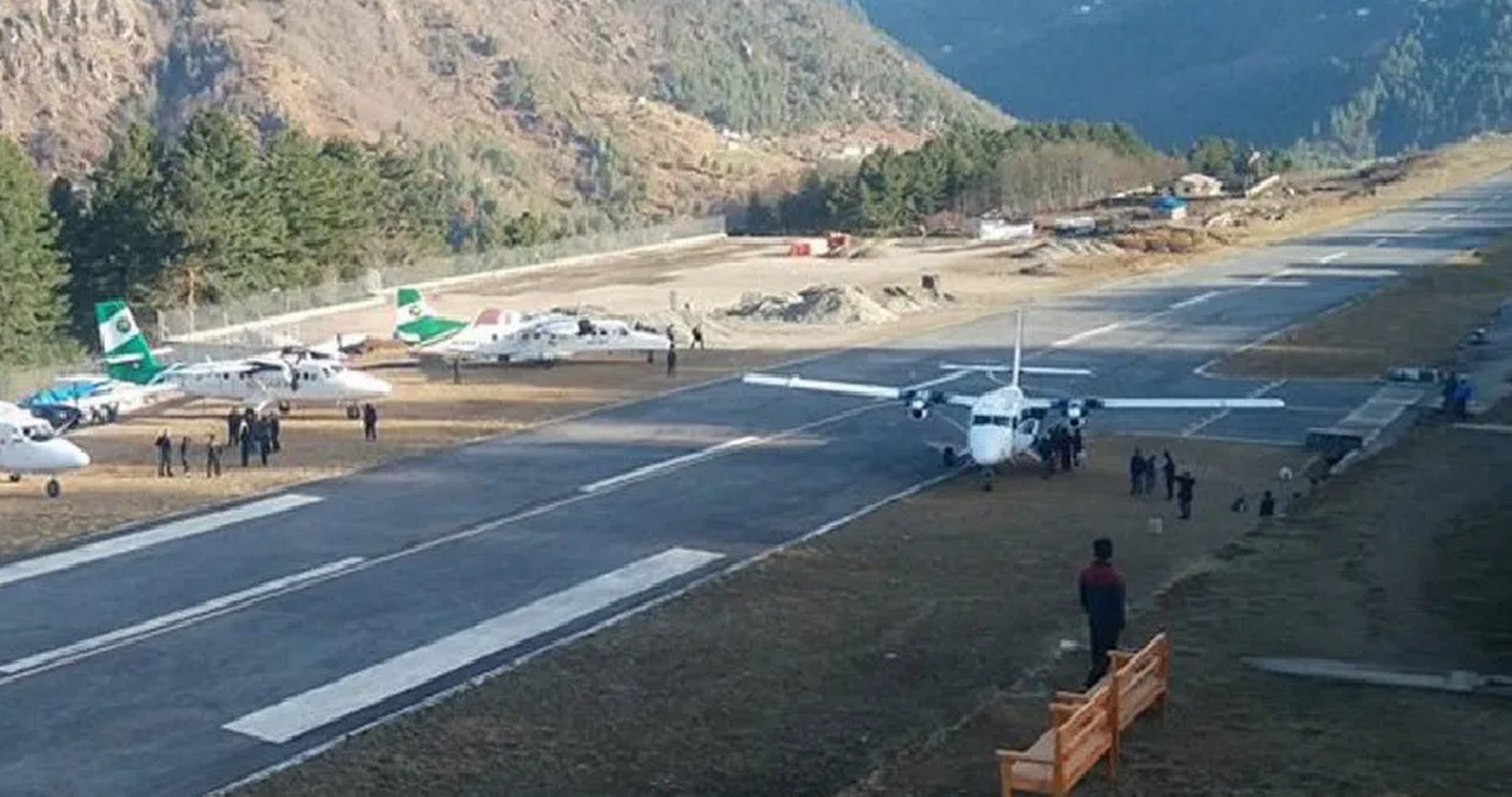 फाप्लु विमानस्थलको प्रवेशद्वार उपयोगविहीन